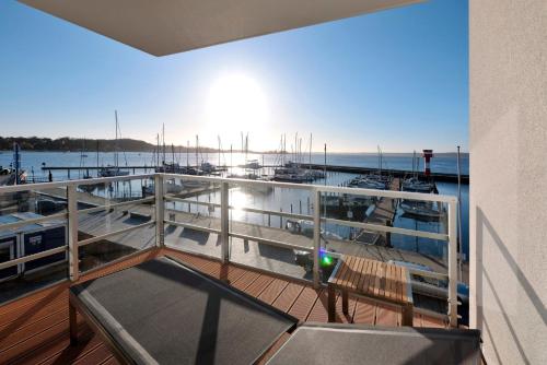 Apartment 13 Möwennest Blickrichtung offenes MeerBinnenhafen Nord — 4-Star Luxury Hotel in Eckernfoerde, Germany
