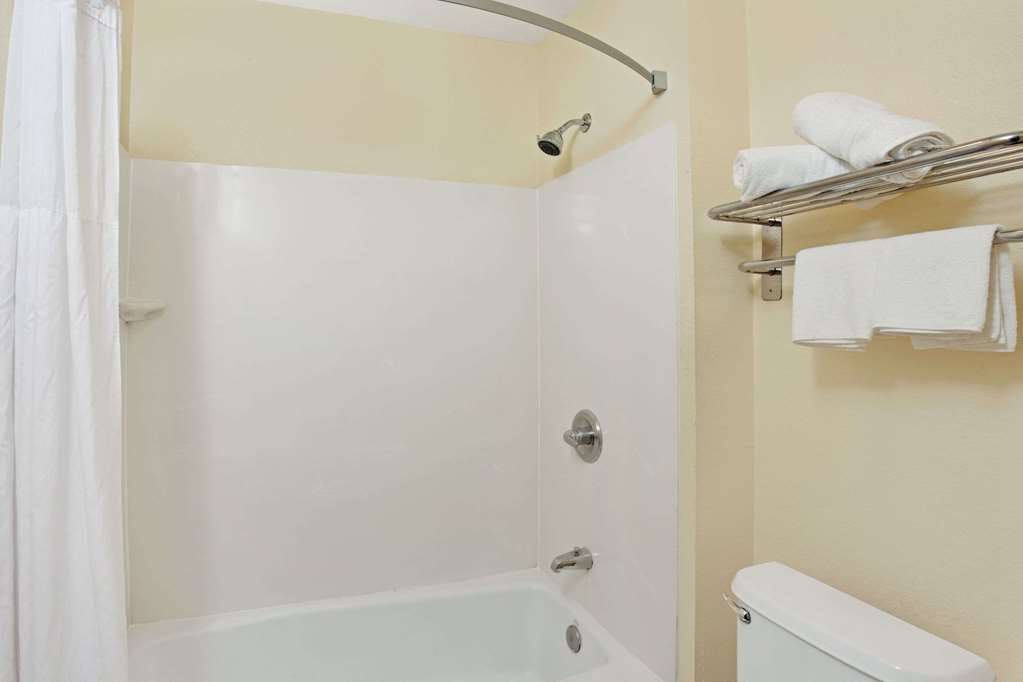 Super 8 by Wyndham North Hollywood - photo 15
