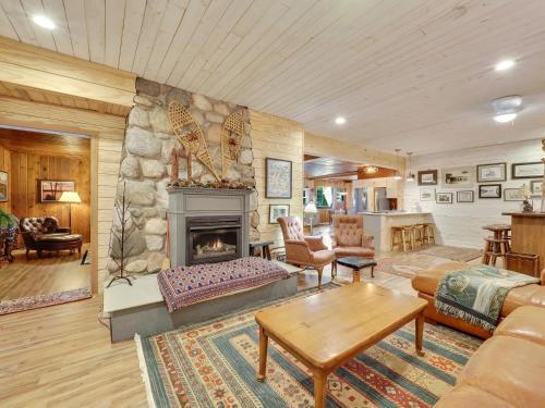 South Arm Shores pet-friendly hotel East Jordan