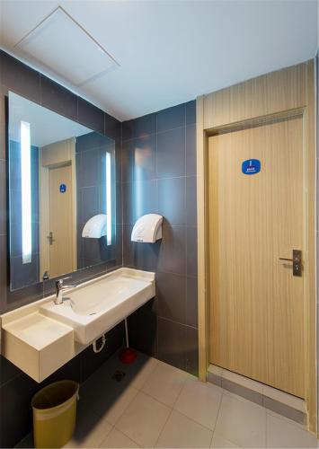Hanting Hotel - carbon neutral hotel in Ankang