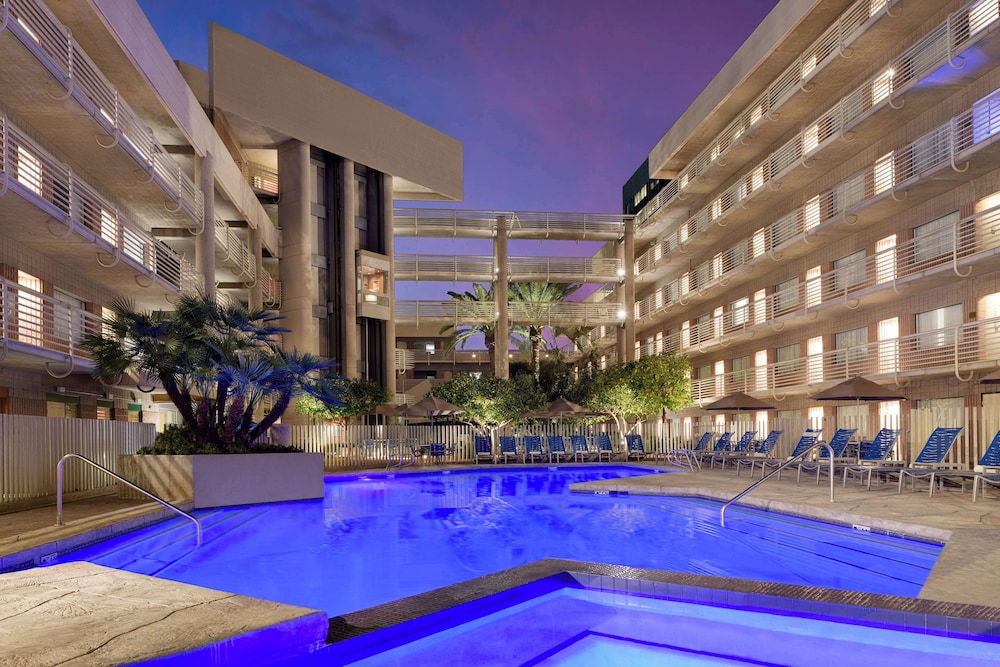 DoubleTree Suites by Hilton Phoenix - photo 31
