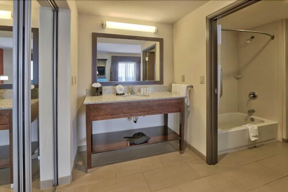 Hampton Inn & Suites Albuquerque North I 25 - photo 14