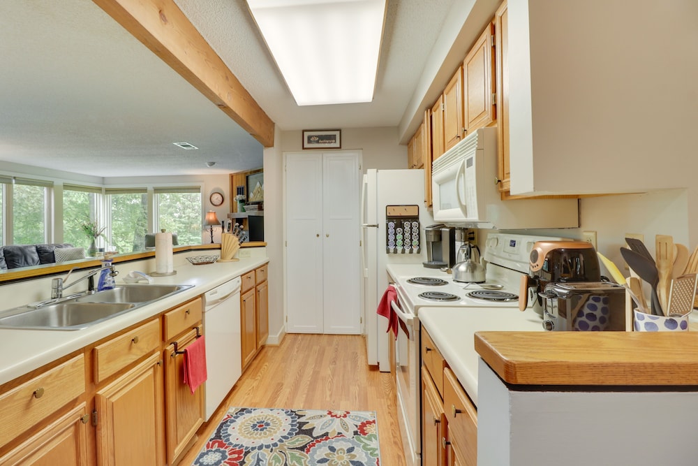 Wintergreen Resort Vacation Rental with Balcony — hotel in Nellysford