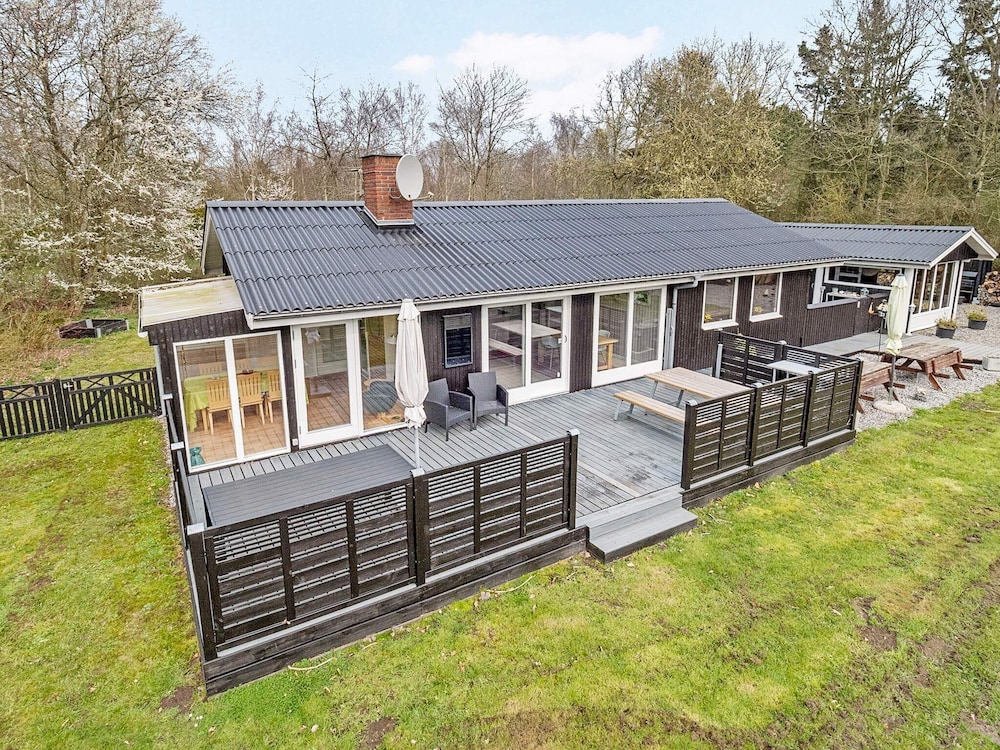 Elegant Holiday Home in Jutland With Whirlpool — 4-Star Luxury Hotel in Nykobing Mors, Denmark