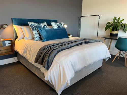 Waterfront Studio apartment no 5 — 4-Star Luxury Hotel in Hermanus, South Africa