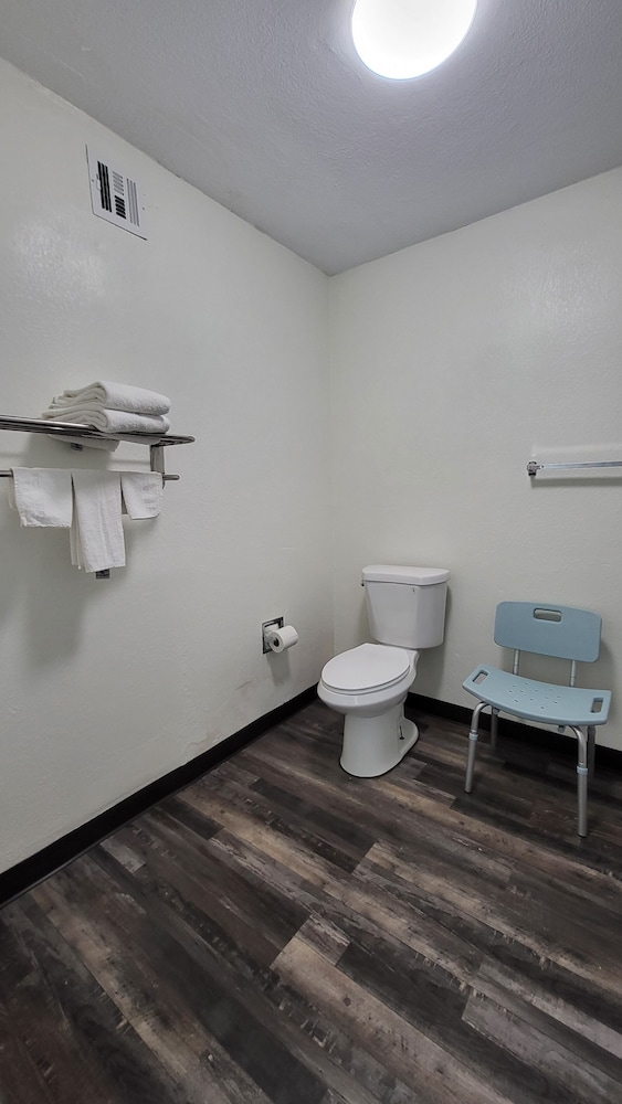 Greeneville Inn And Suites - photo 17