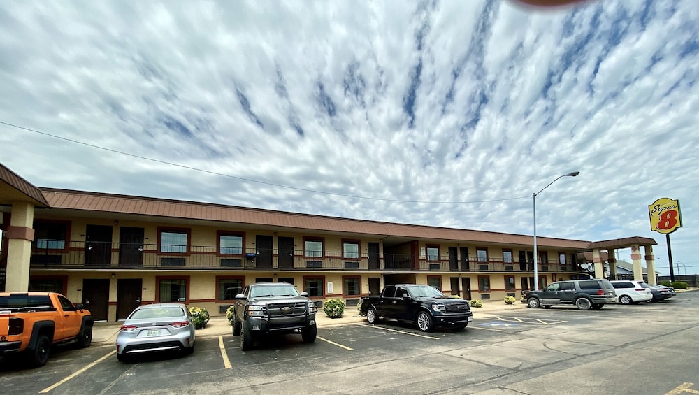 Super 8 by Wyndham Shawnee - photo 33