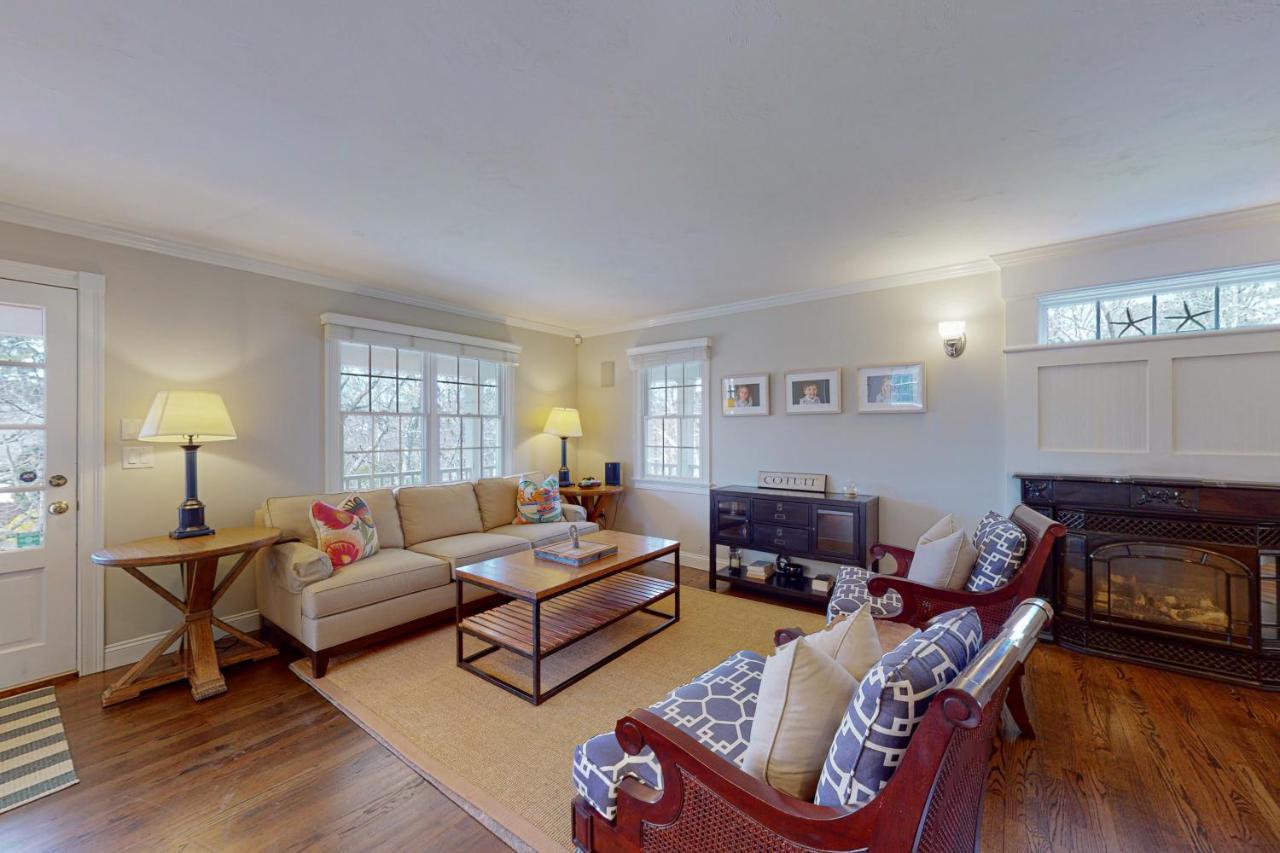 Cotuit Mannor - carbon neutral hotel in Cotuit