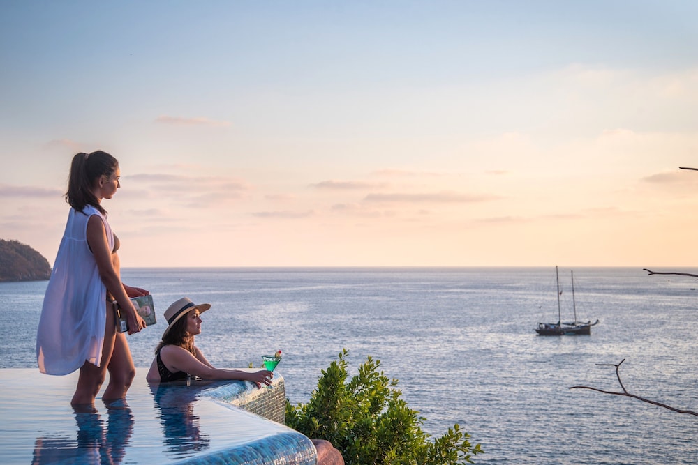Infinity pool