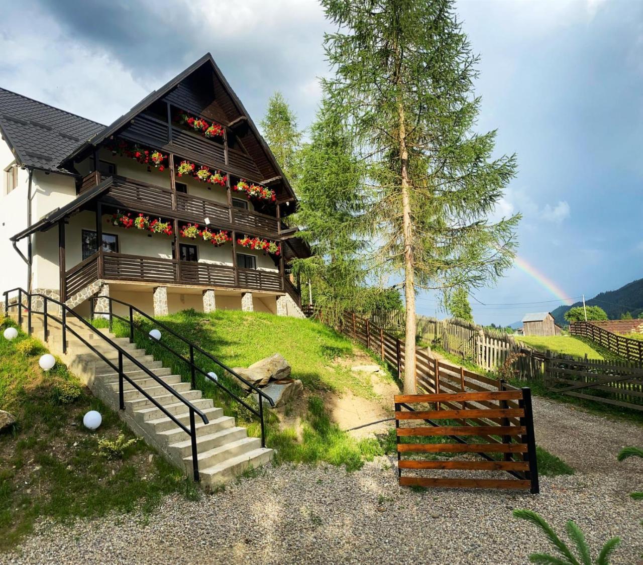 Roua Bucovinei — hotel in Sadova