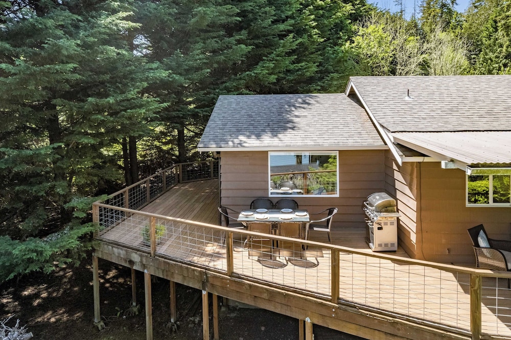 Eagles Watch by AvantStay Large Deck w Views - photo 27