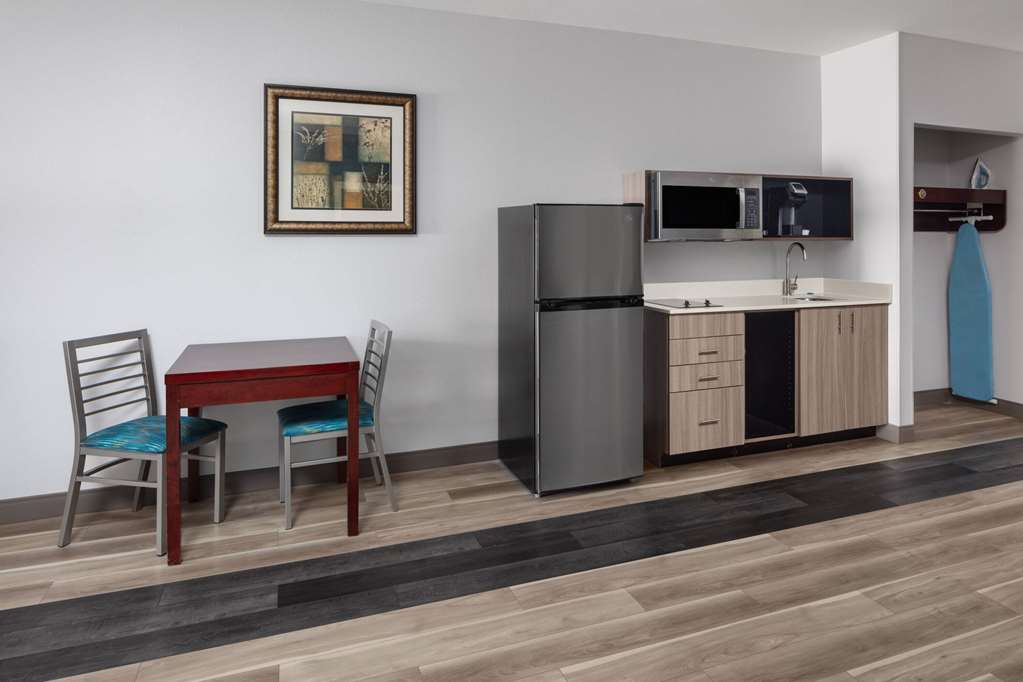 La Quinta Inn & Suites by Wyndham Woodward - photo 36
