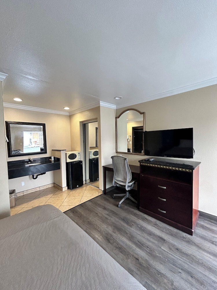 Hyland Motel - photo 8