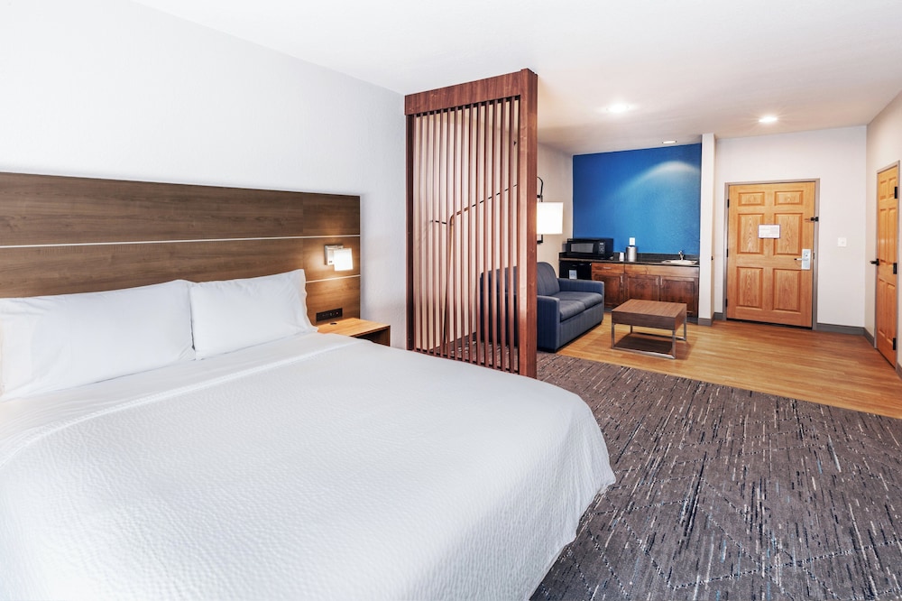 Holiday Inn Express & Suites Tulsa S Broken Arrow Hwy 51 by IHG - photo 25