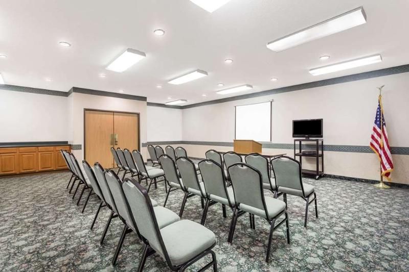 Days Inn Manchester - photo 43