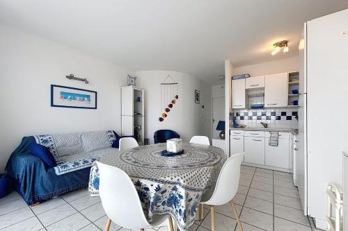 Le Bleuet Emplacement Ideal Face a la Mer in Fleury, France