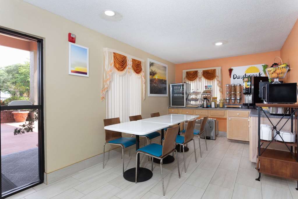 Days Inn by Wyndham Chipley - photo 10