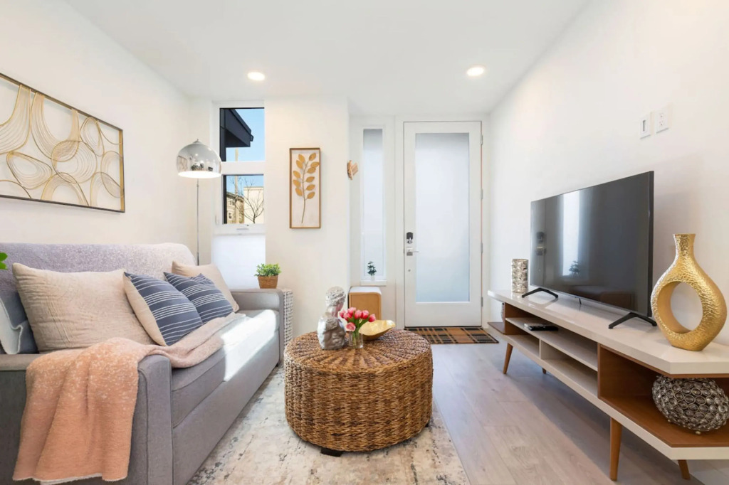 2BR 2BA Capitol Hill Cozy Haven Rooftop - photo 6