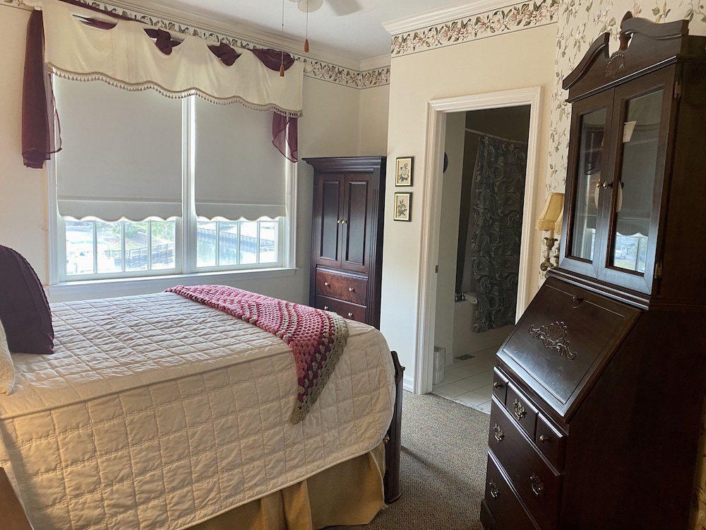 The Cypress Inn Bed & Breakfast - photo 41