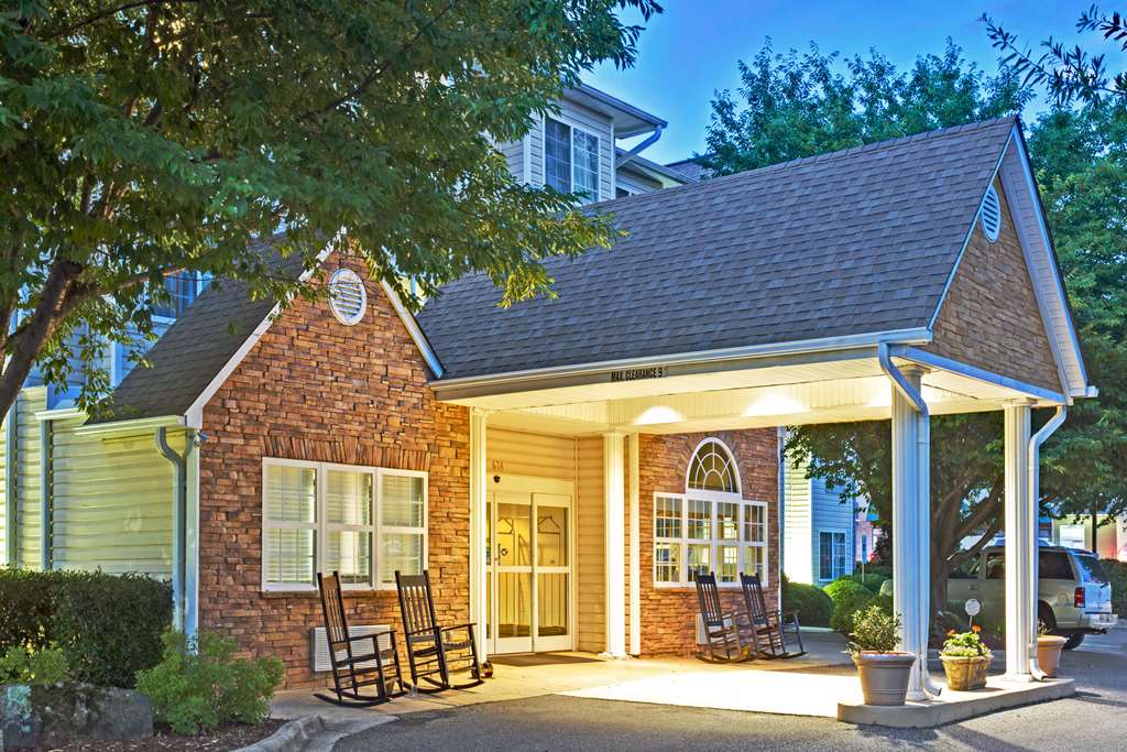Microtel Inn & Suites by Wyndham Cherokee - carbon neutral hotel in Cherokee