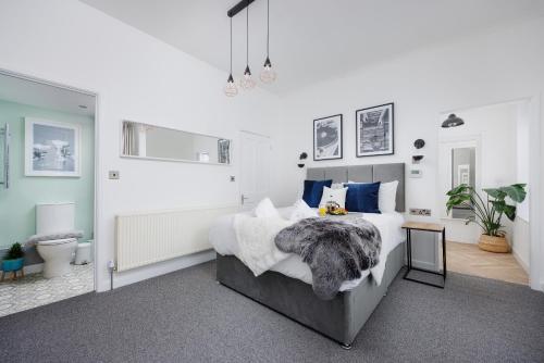 Stunning Central Plymouth Studio Apartment Sleeps 2 Habita Property — 4-Star Luxury Hotel in Plymouth, United Kingdom