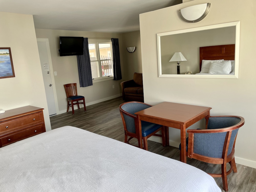 Atlantic Oceanfront Hotel - photo 19