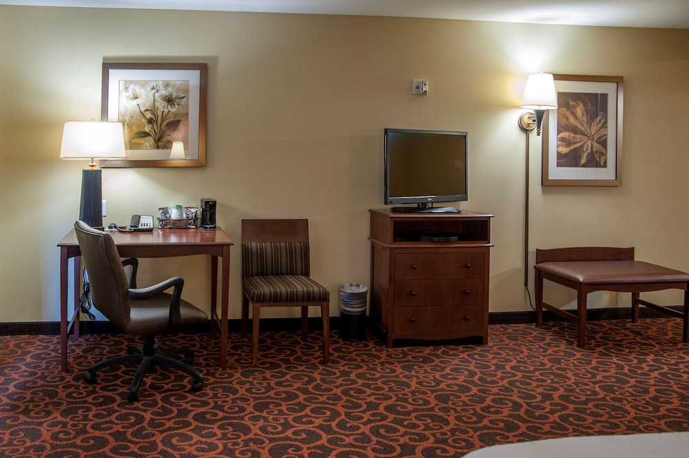 Hampton Inn & Suites Watertown - photo 33