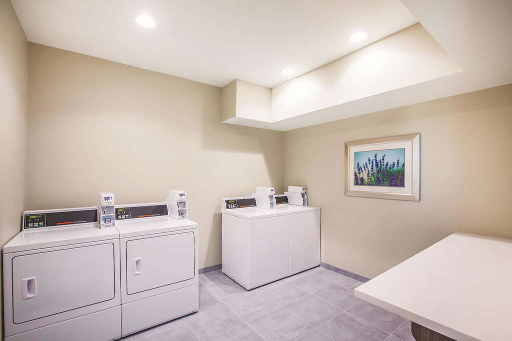 La Quinta Inn & Suites by Wyndham Wichita Northeast - photo 26