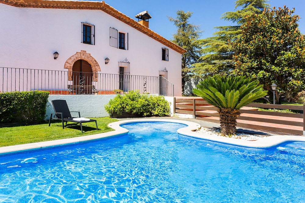Masia Can Canyes & Spa — 4-Star Luxury Hotel in Sant Llorenc D'hortons, Spain