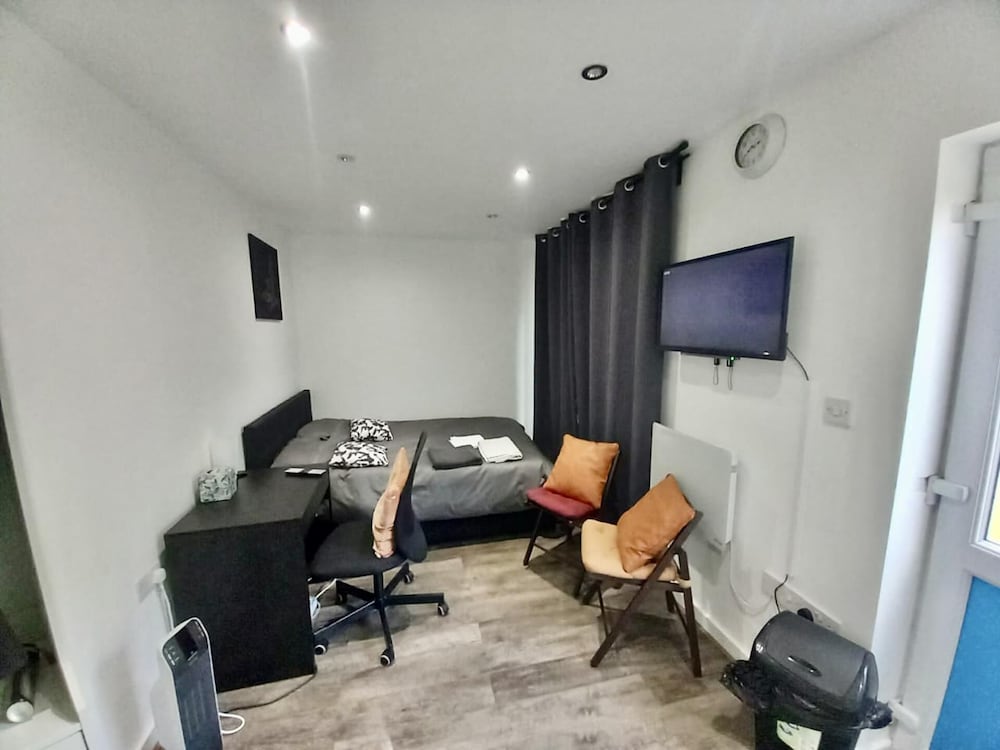 Cosy B1 Studio Apartment — 4-Star Luxury Hotel in London, United Kingdom