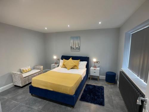 Newly refurbished 4 Bedroom House Sleep 8 Free parking — 4-Star Luxury Hotel in Slough, United Kingdom