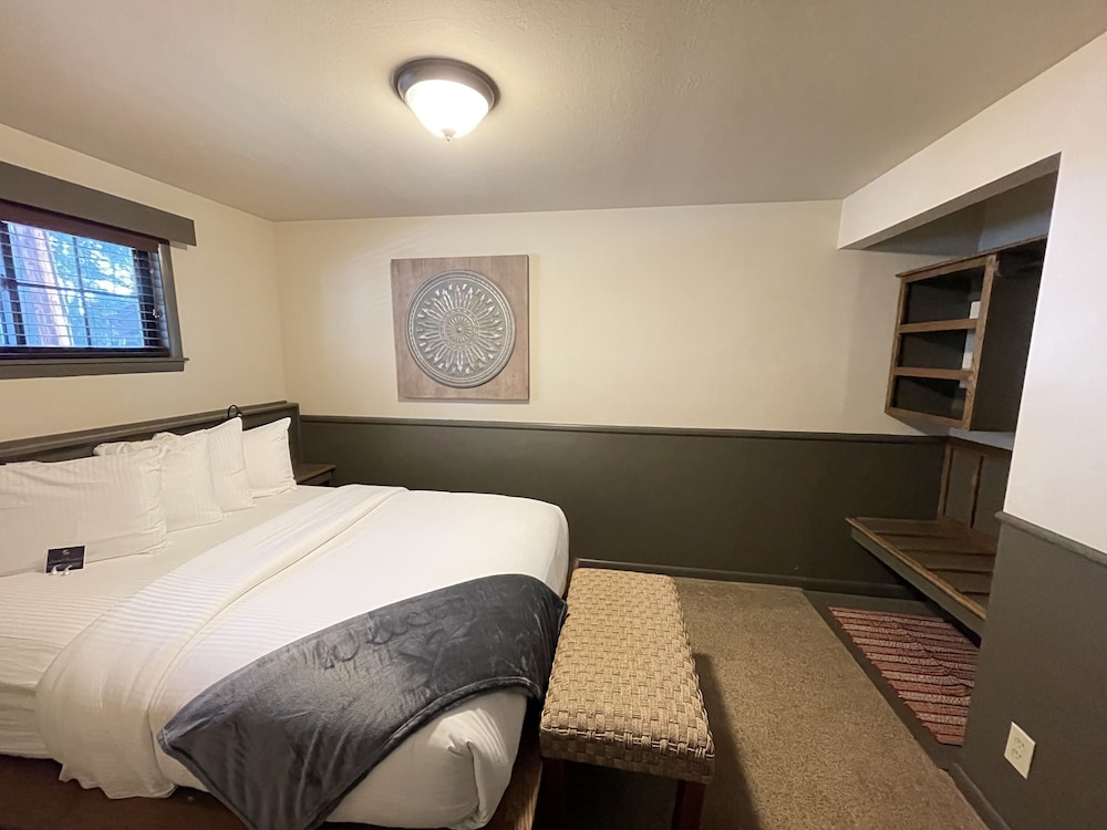 Highland Haven Creekside Inn - photo 11