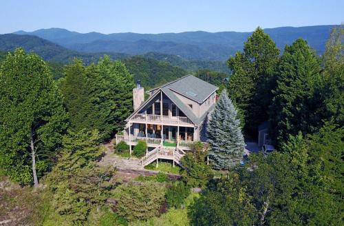 Dream Catcher Cabin — 4-Star Luxury Hotel in Pigeon Forge, United States