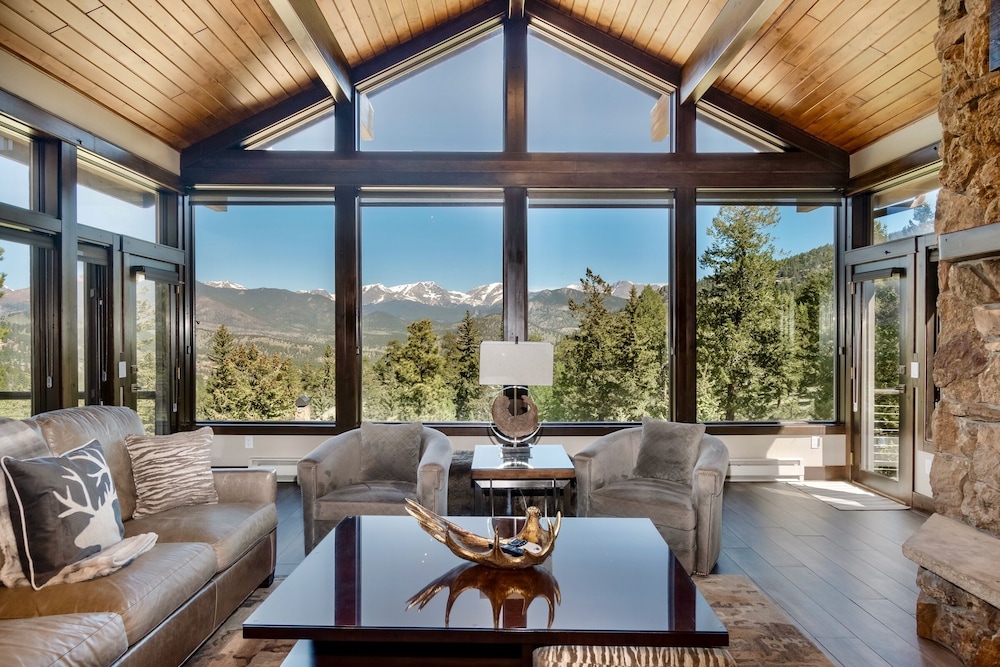 Hyler Mountain Lodge Luxury Vacation At — 4-Star Luxury Hotel in Estes Park, United States