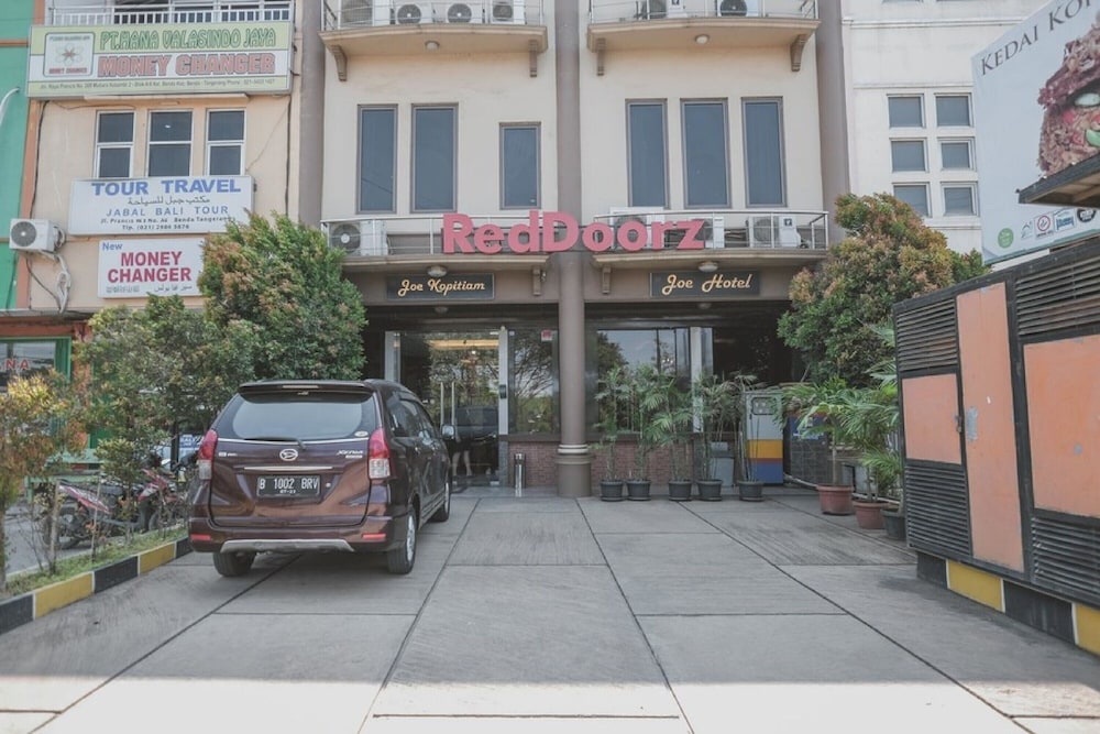 RedDoorz Plus near Soekarno Hatta Airport 2 in Tangerang, Indonesia