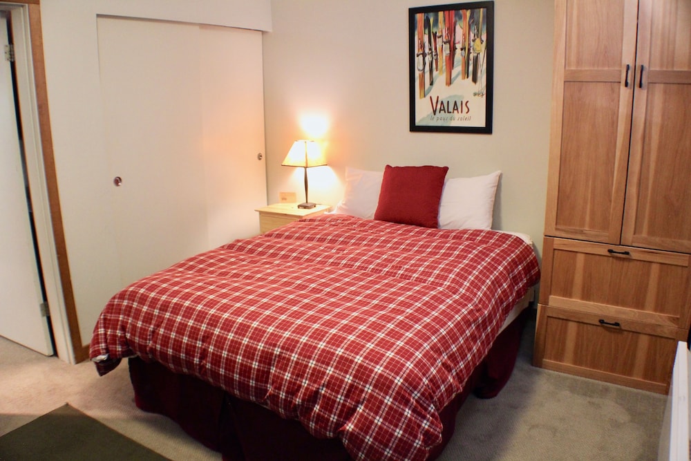 Crystal Chalets Condominiums at Crystal Mountain Ski Resort - photo 20