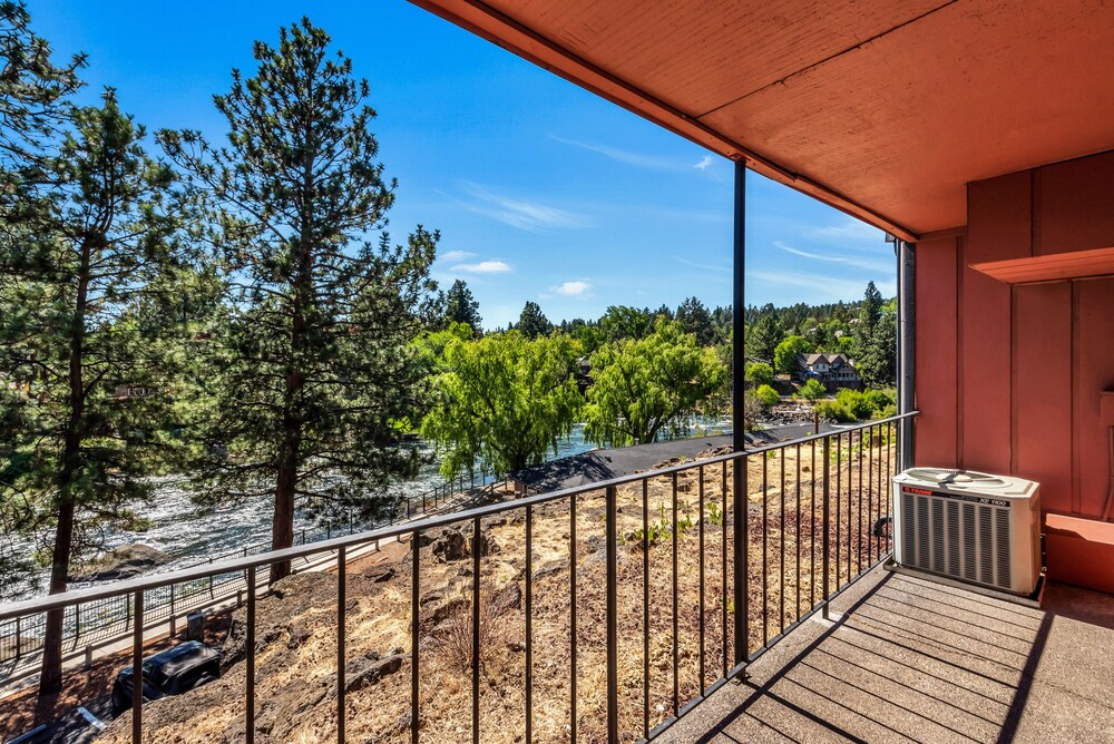 Bend Riverside Inn & Suites - photo 304