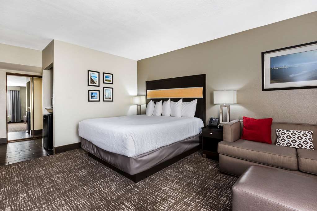 La Quinta Inn & Suites by Wyndham San Diego Mission Bay - photo 23