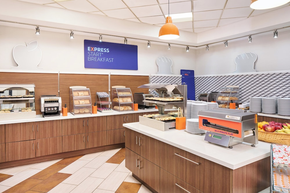 Holiday Inn Express Waikiki by IHG - photo 59