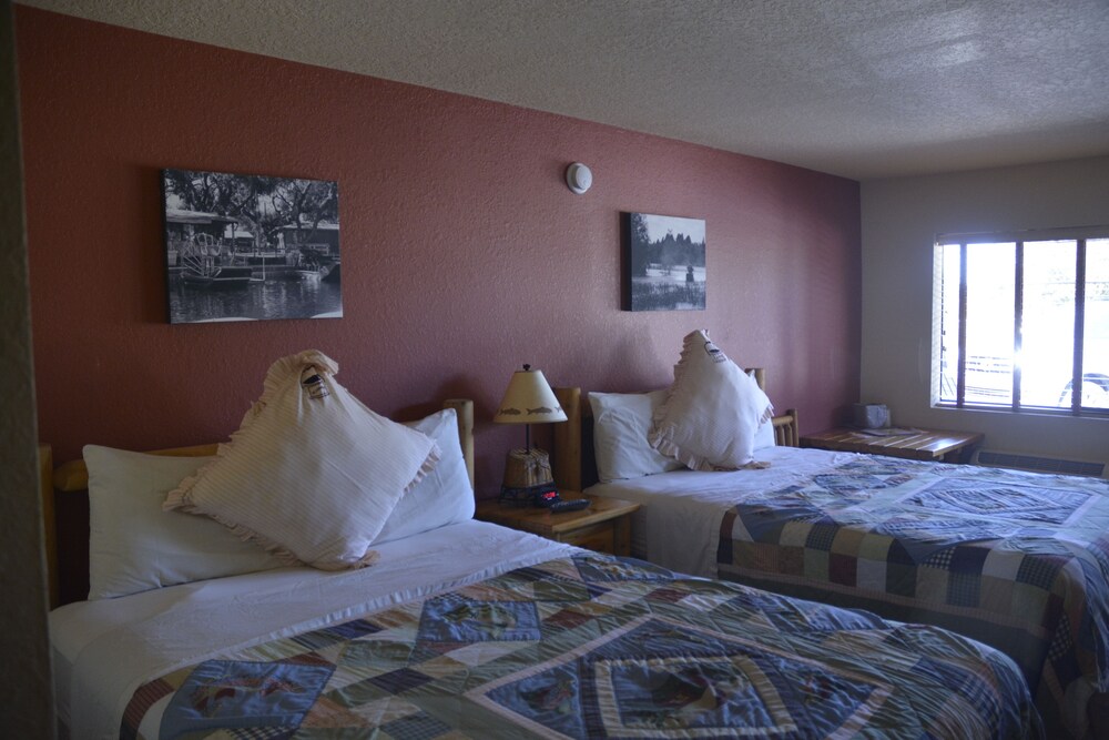 Camp Mack Lodge Marina & RV Resort - photo 5