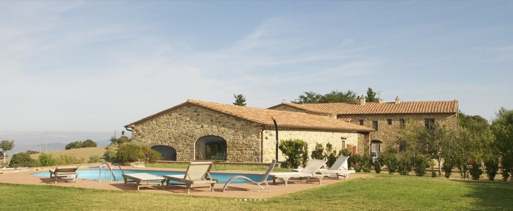 Agriturismo Perucci di Sopra — 4-Star Luxury Hotel in Scansano, Italy