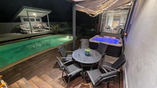 Phoenix Oasis Family and Pet friendly with private pool and spa — 4-Star Luxury Hotel in Port Macquarie, Australia