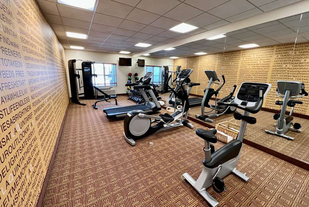 La Quinta Inn & Suites by Wyndham Bannockburn Deerfield - photo 17
