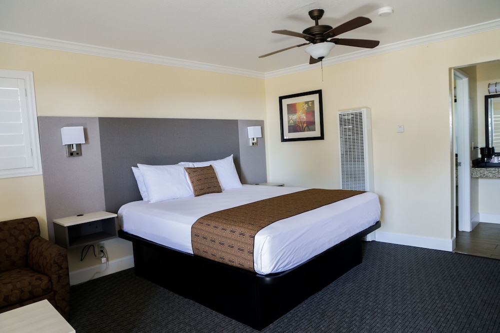 Silver Surf Motel - photo 24
