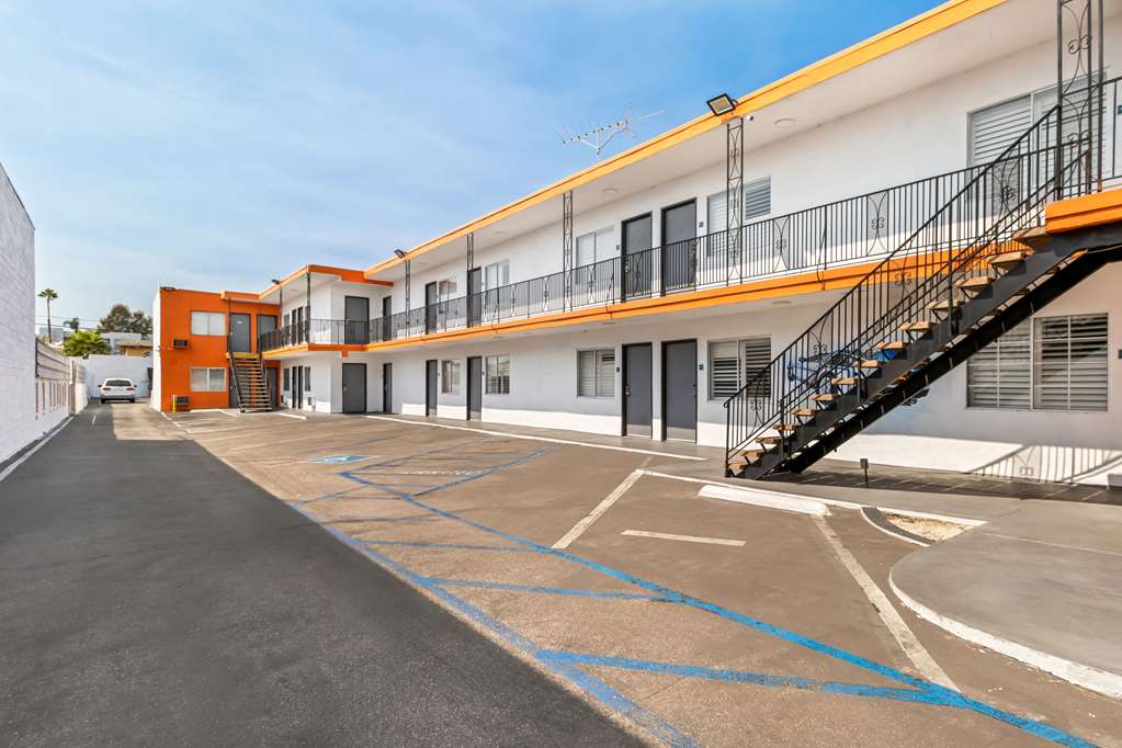 Rodeway Inn & Suites North Hollywood Burbank Airport Universal Area - photo 3