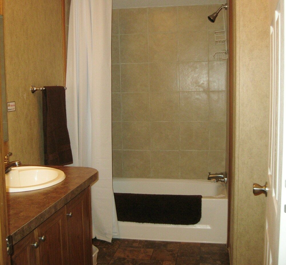 Eagle Ford Lodging - photo 6