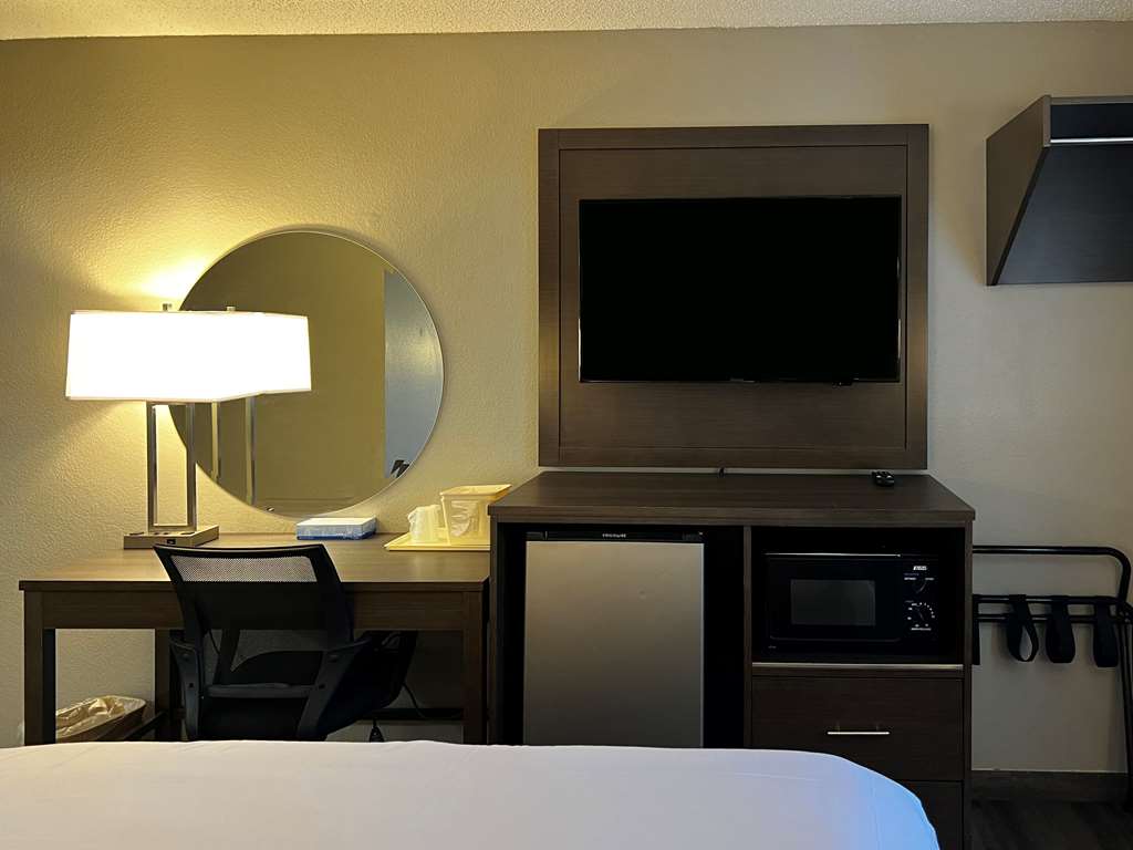 Econo Lodge - photo 12