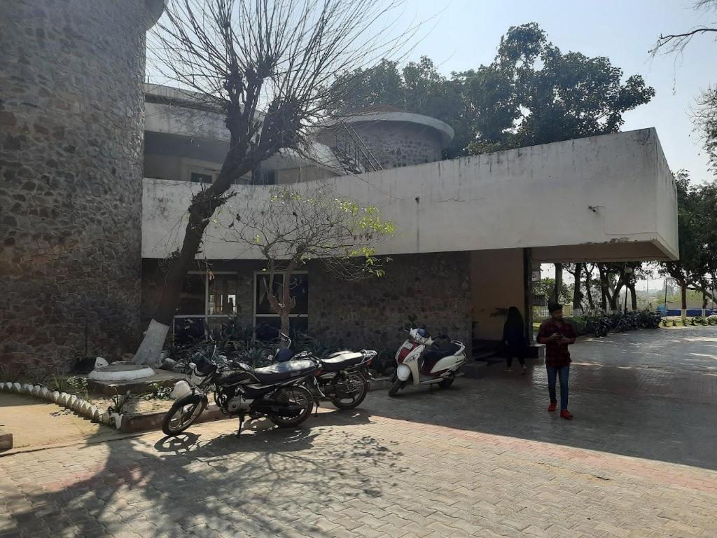 Saras Tourist Resort in Sohna, India