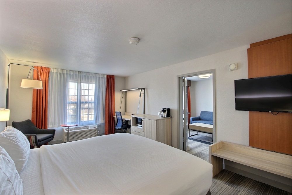 Holiday Inn Express Hotel & Suites Milwaukee Airport by IHG - photo 7