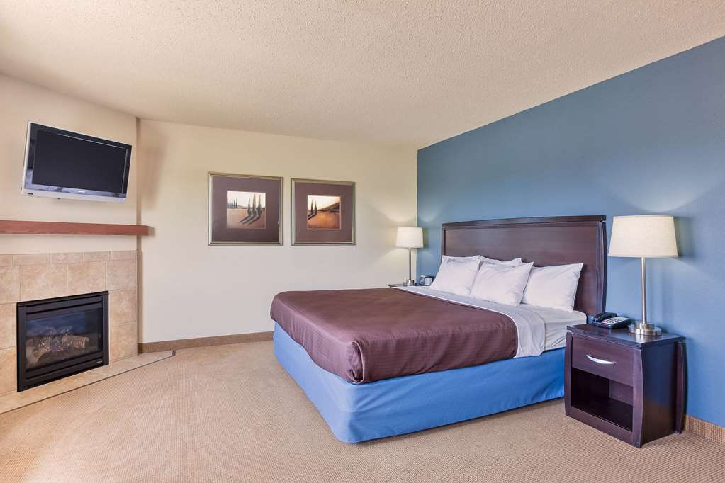 AmericInn by Wyndham Monmouth - photo 9
